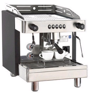 如何用意式咖啡机制作出一杯香滑的拿铁